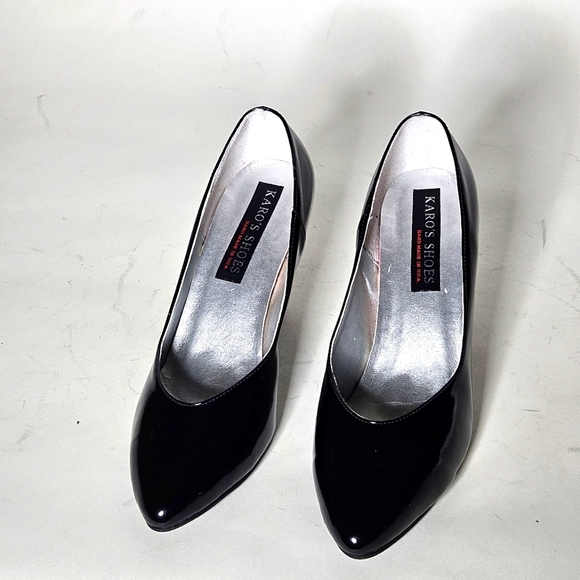 Karo's 0039- 3" Black Patent pumps. Size 8 - Picture 2 of 7
